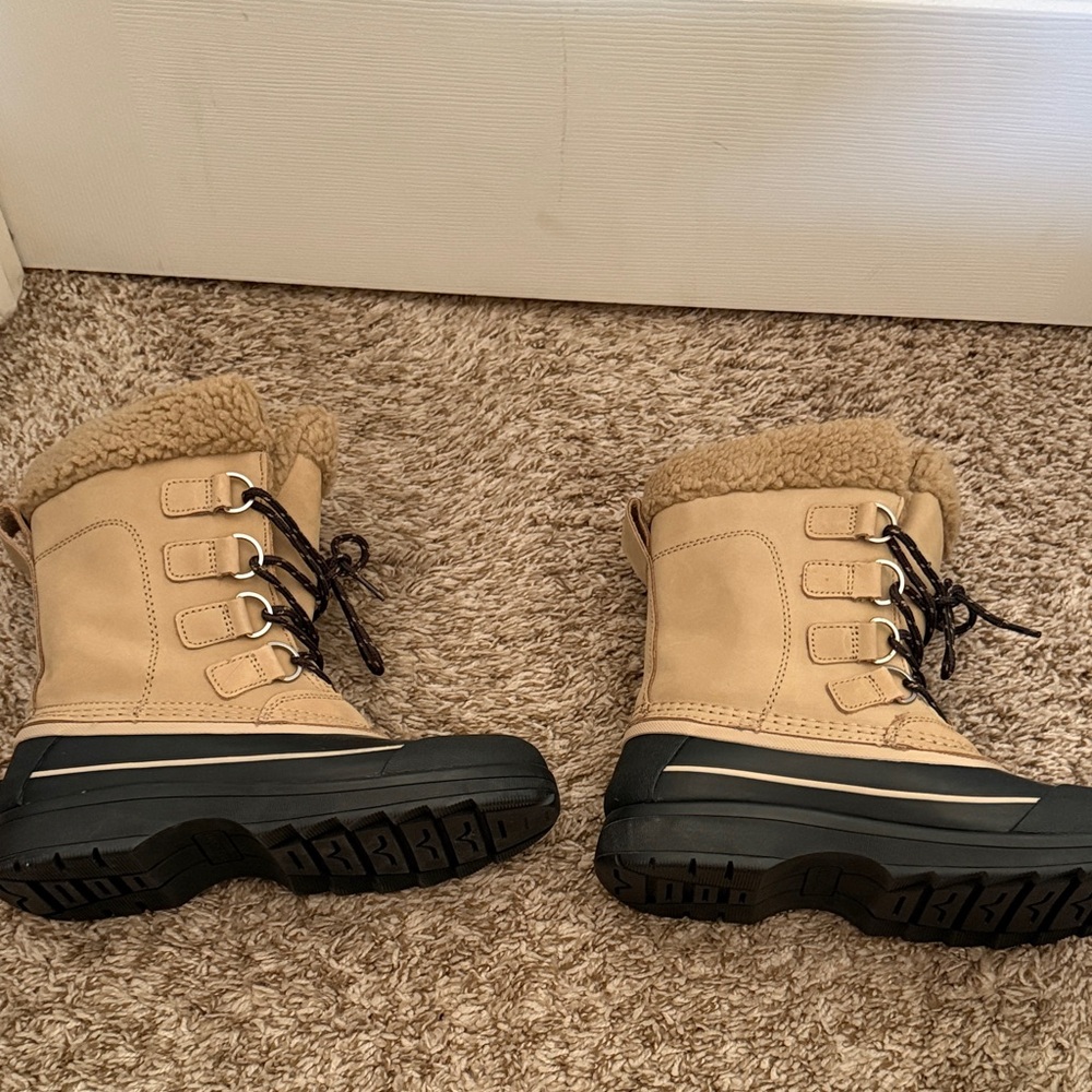 Lands' End Tan and Black Winter Boots - Picture 6 of 14
